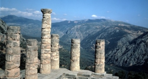 Храм Аполлона в Дельфах